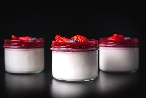 dessert 3765572  340 - Jak rozpoznać wartościowy jogurt naturalny?