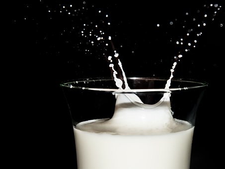 Dlaczego mleko bez laktozy jest słodsze od tradycyjnego? milk 1760353 340 - Dlaczego mleko bez laktozy jest słodsze od tradycyjnego?